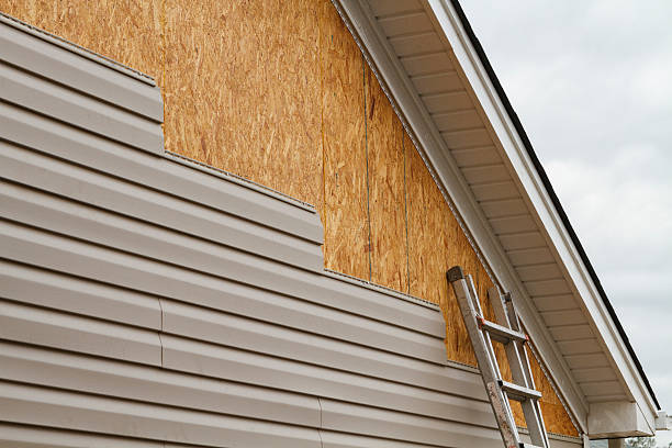 Professional Siding Inspection technician working in Suffield, CT